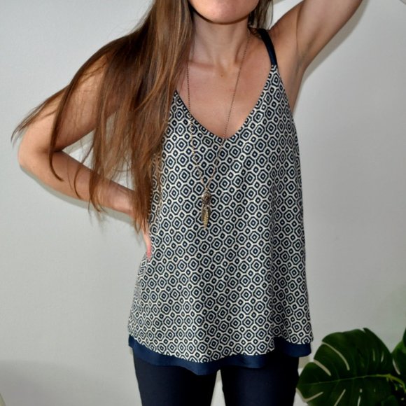 Banana Republic V-Neck Tank - Picture 2 of 3